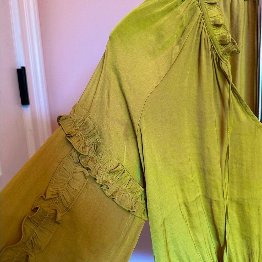 Green Blouse w Ruffles - Picture 4 of 5